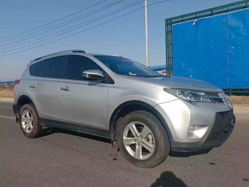 济南14年丰田RAV4荣放3