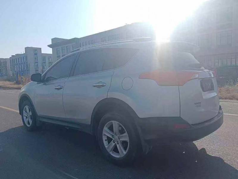 济南14年丰田RAV4荣放4