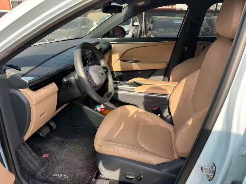 淄博24年极狐汽车阿尔法6