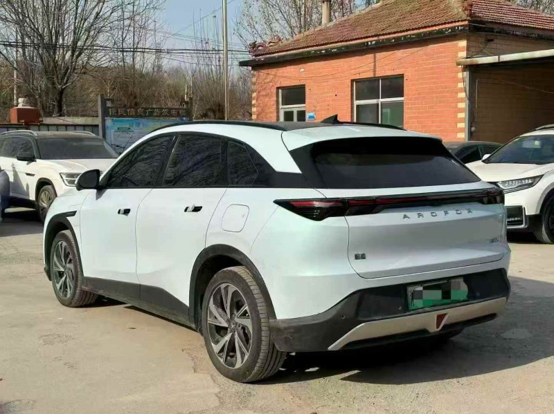 淄博24年极狐汽车阿尔法7
