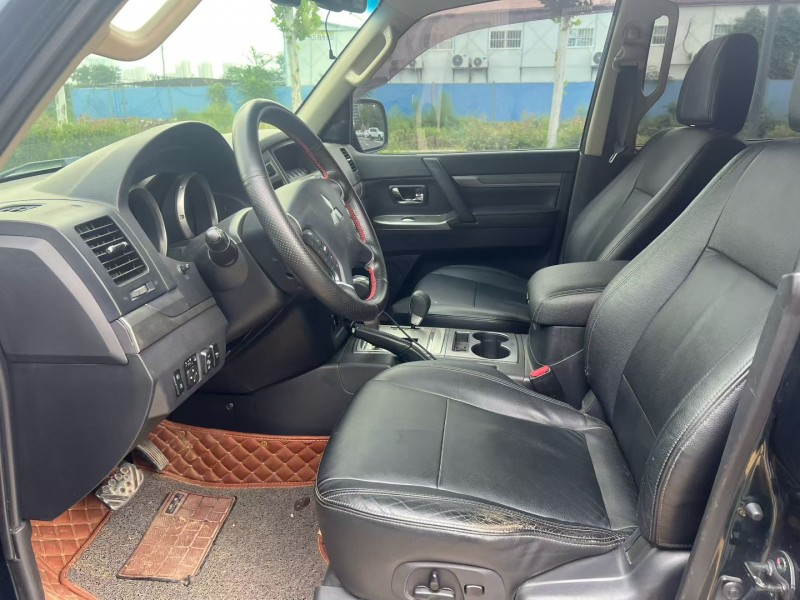 郑州16年三菱帕杰罗5