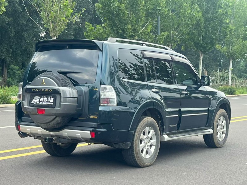 郑州16年三菱帕杰罗8