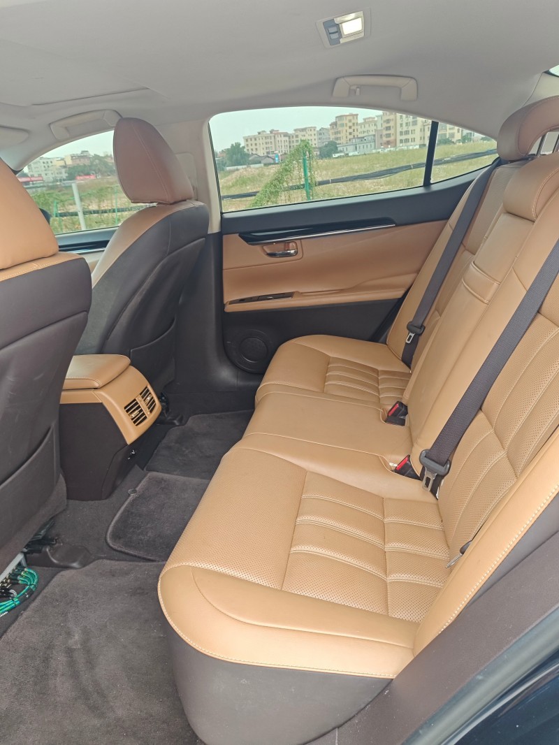 广州17年雷克萨斯ES8