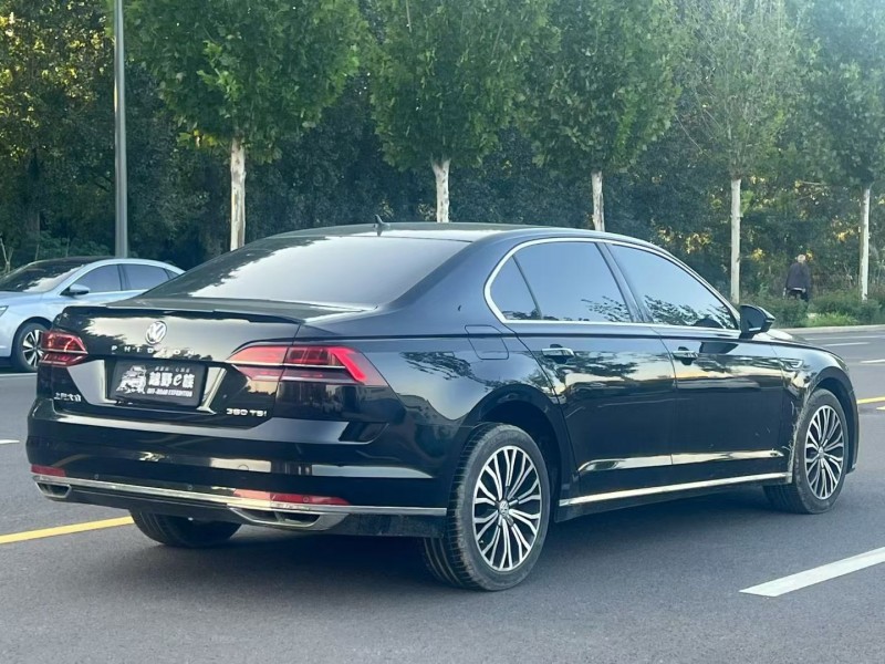 郑州19年大众辉昂9