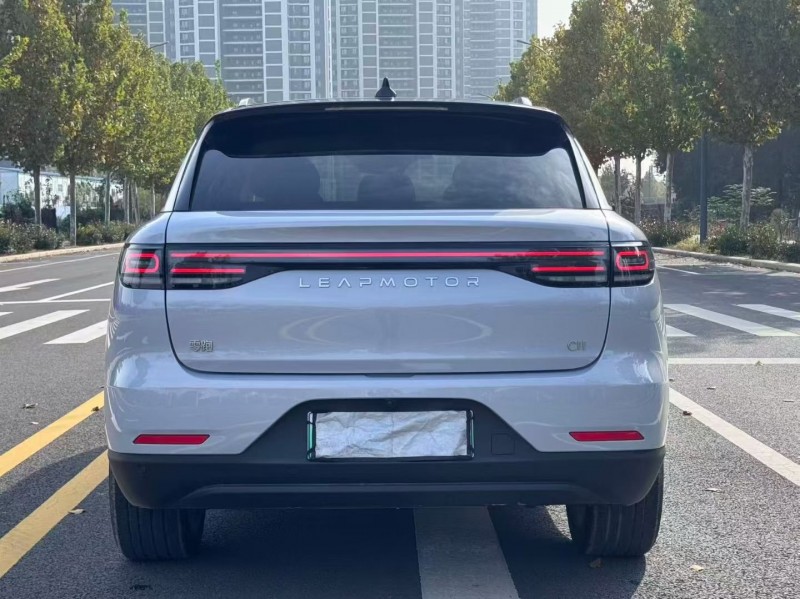 郑州25年零跑汽车C118