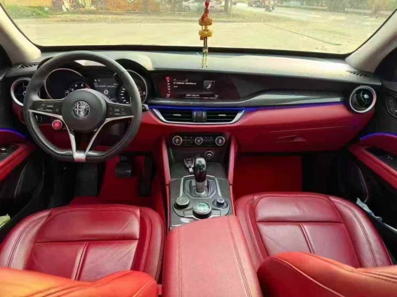 菏泽19年阿尔法·罗密欧Stelvio4