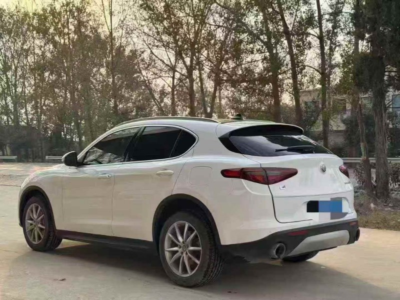菏泽19年阿尔法·罗密欧Stelvio7