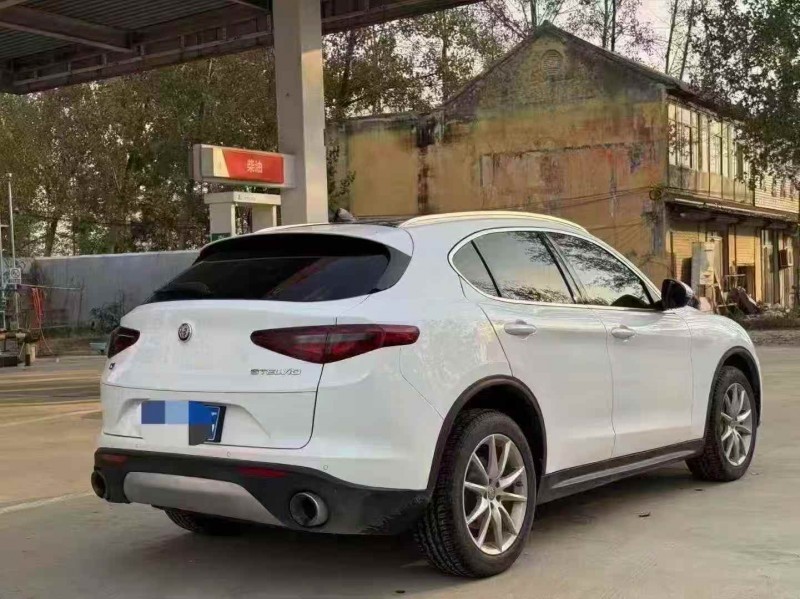 菏泽19年阿尔法·罗密欧Stelvio8