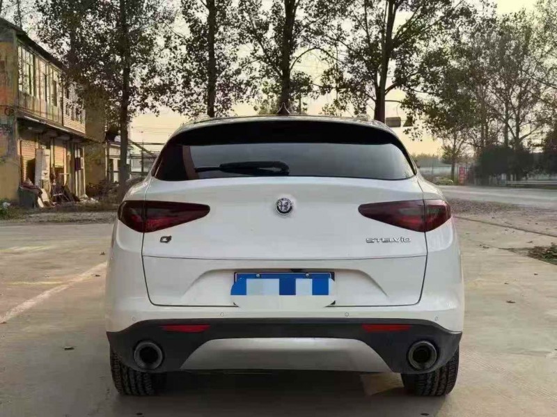 菏泽19年阿尔法·罗密欧Stelvio9