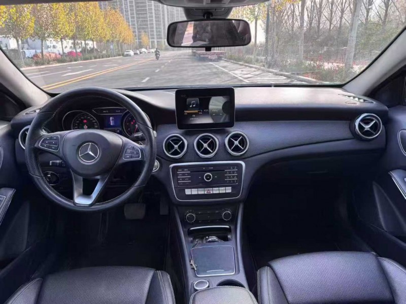 郑州17年奔驰GLA6