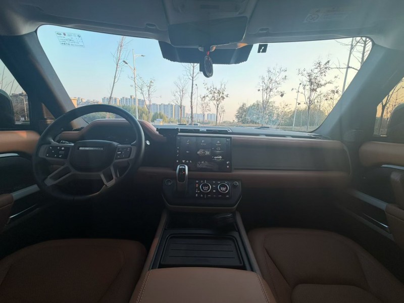 郑州24年路虎卫士7