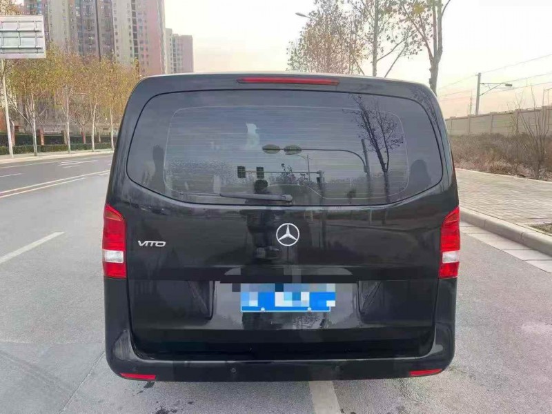 新乡18年奔驰威霆8