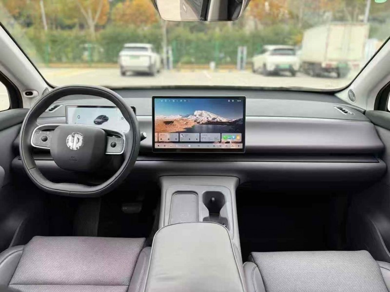 景德镇24年零跑汽车C165