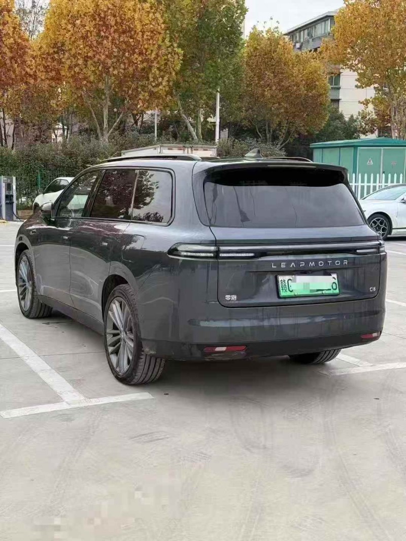 景德镇24年零跑汽车C168