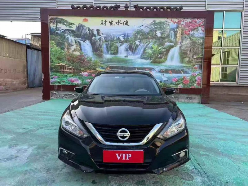 青岛17年日产天籁1