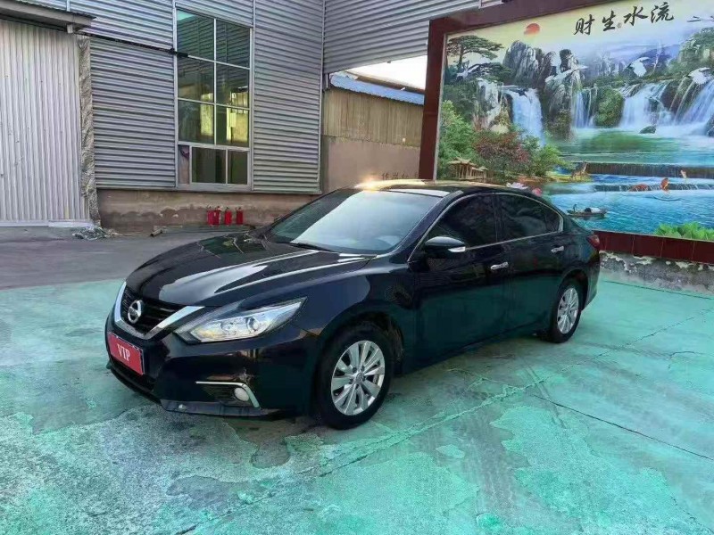 青岛17年日产天籁2