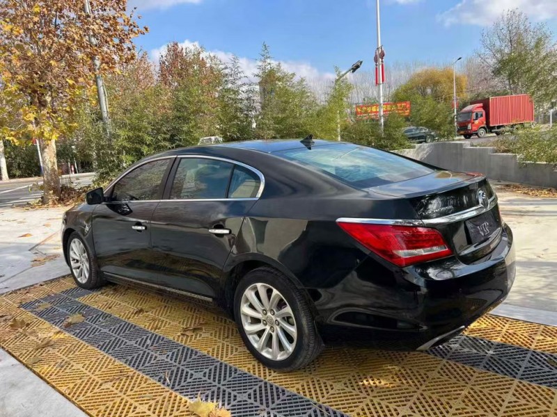 青岛15年别克君越2