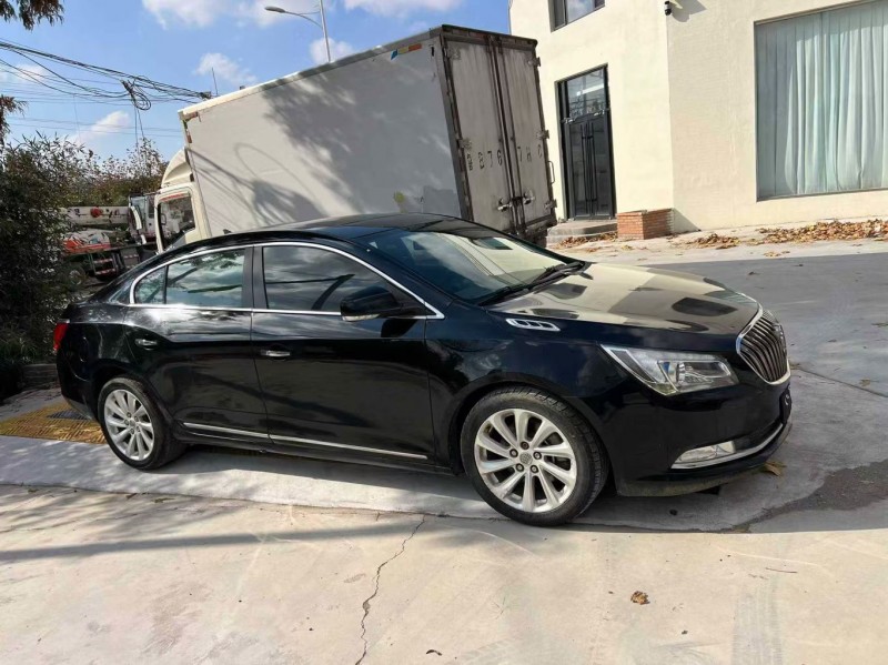 青岛15年别克君越5