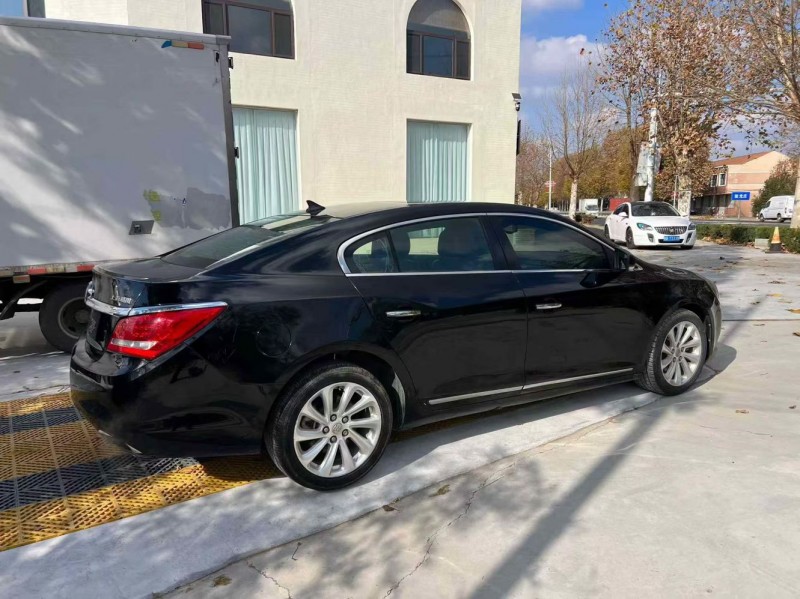 青岛15年别克君越7