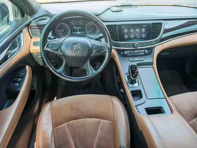 青岛17年别克君越4