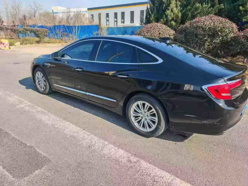 青岛17年别克君越8