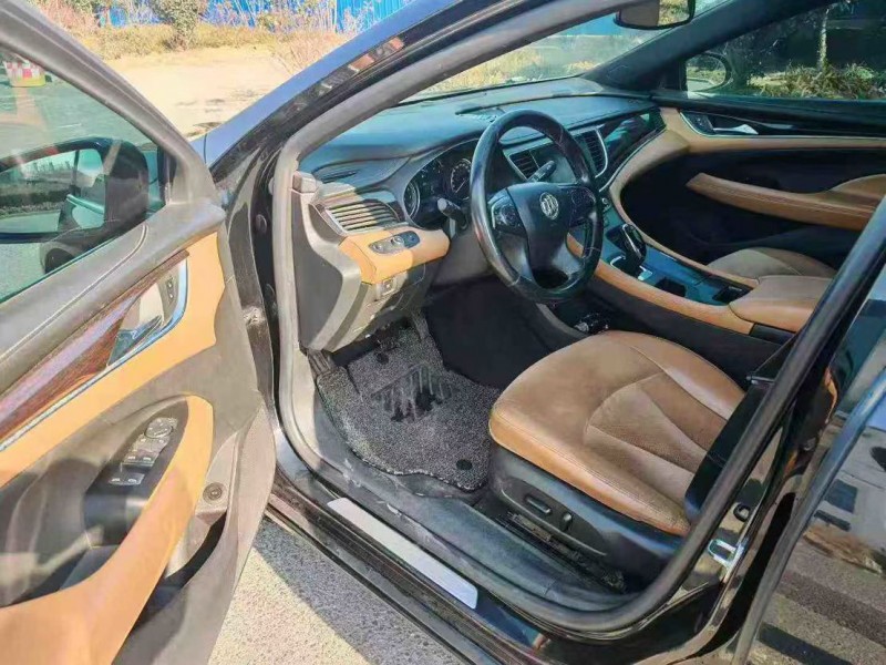 青岛17年别克君越9