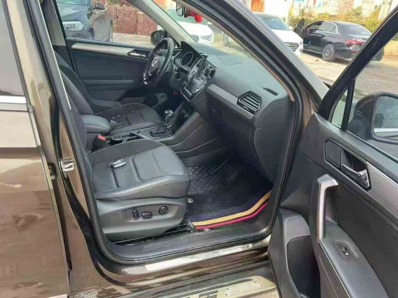 张家界17年大众途观6