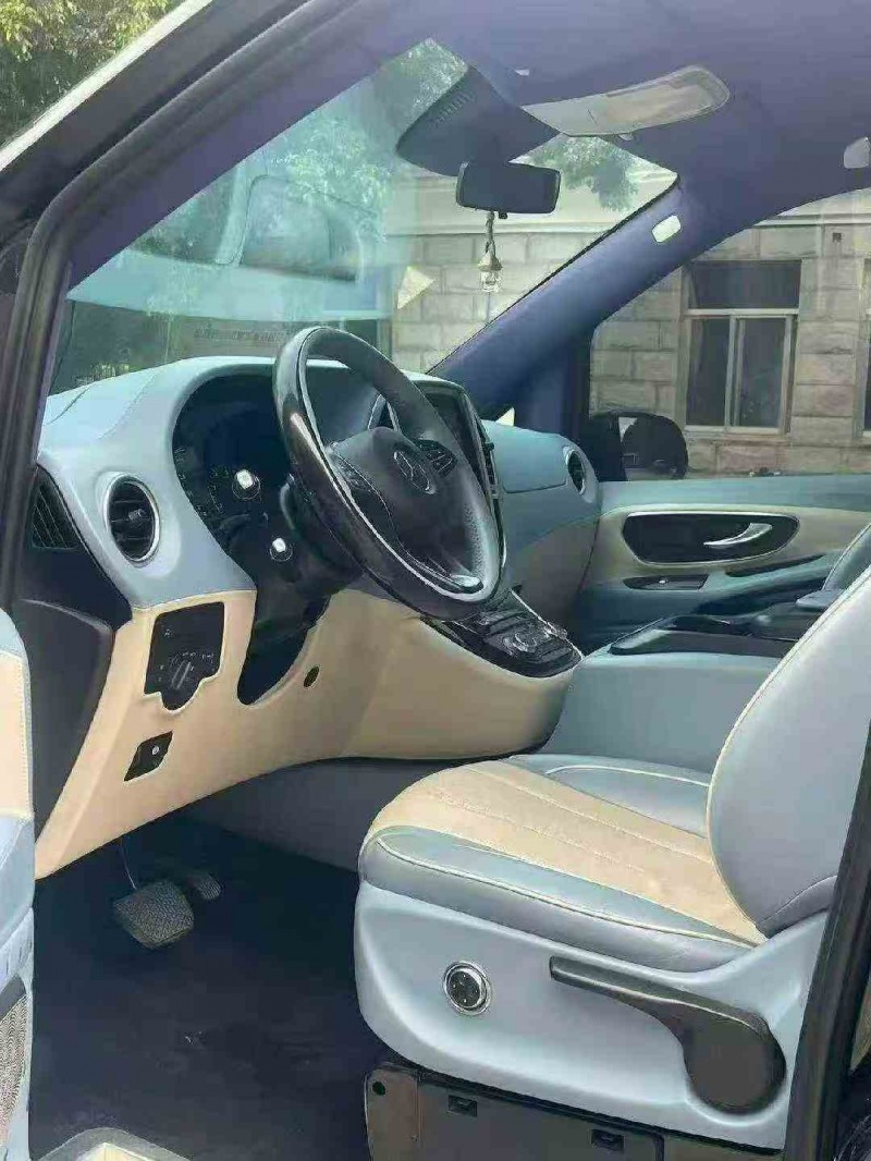 莆田21年奔驰威霆5