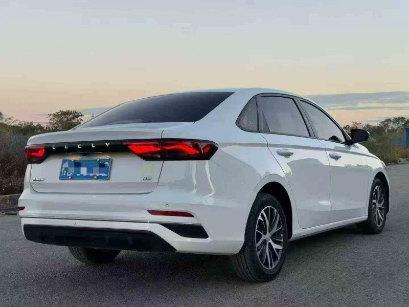 南宁22年吉利帝豪7