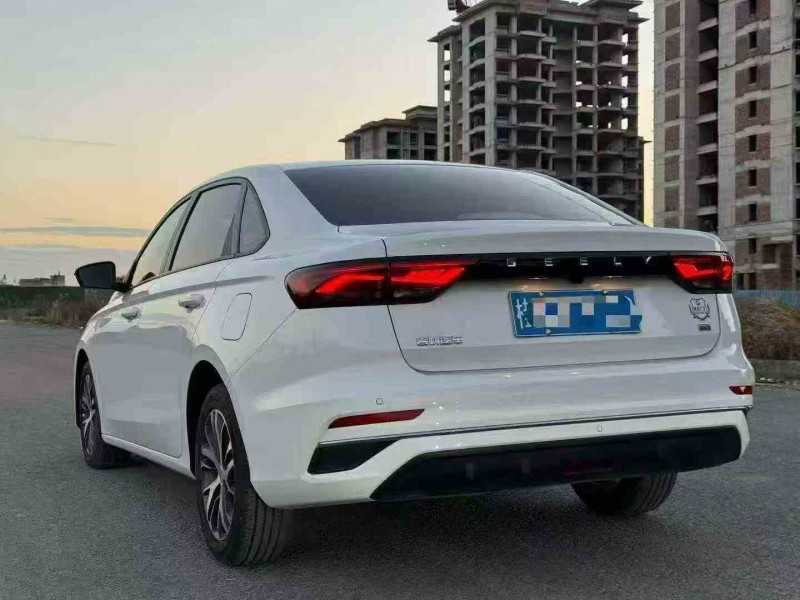 南宁22年吉利帝豪8