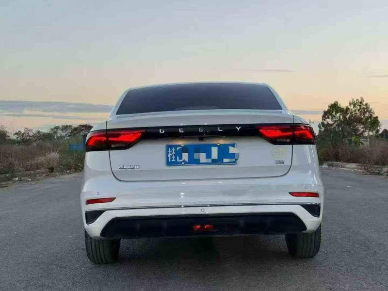 南宁22年吉利帝豪9