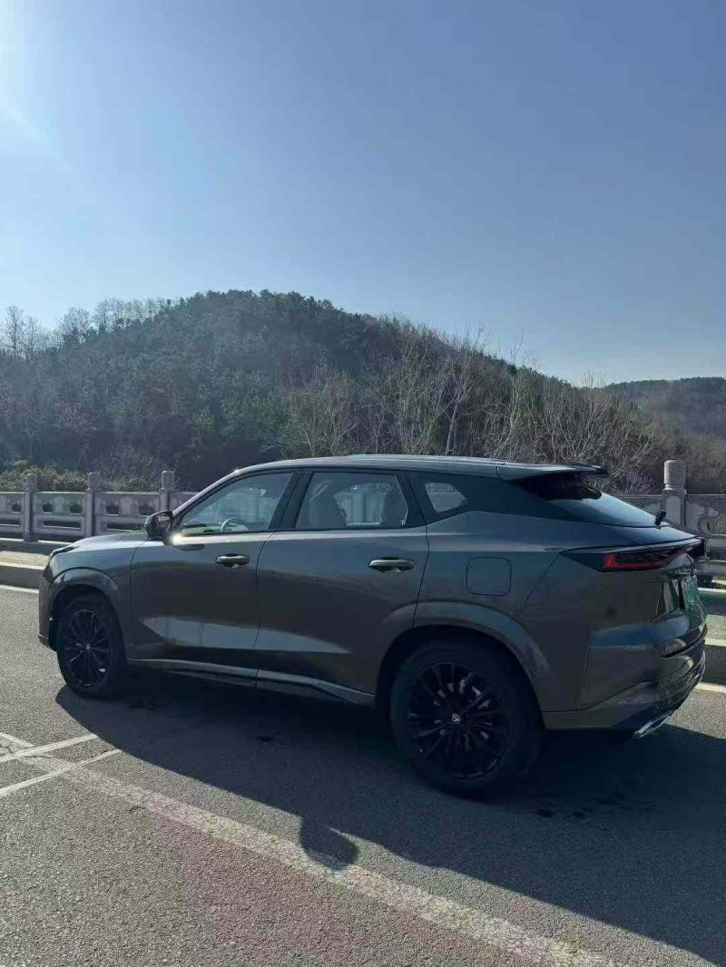 青岛25年长安汽车UNI7