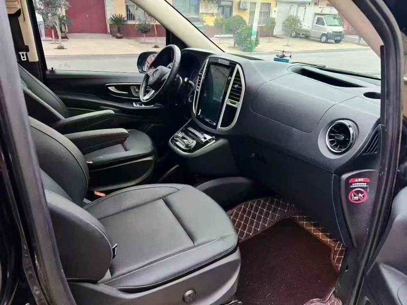 济宁23年奔驰威霆6