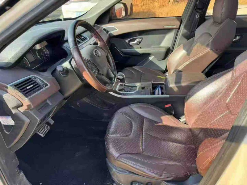 青岛16年陆风X73