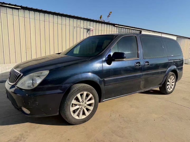 青岛11年别克GL82