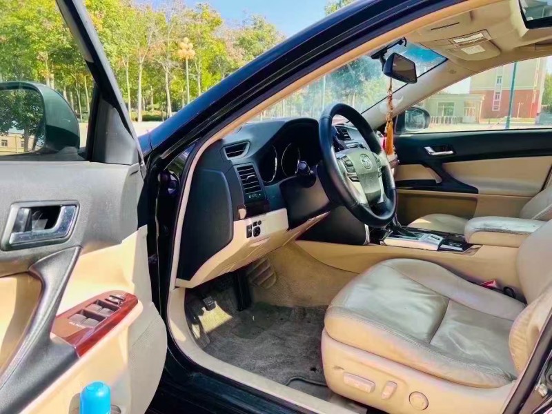 潍坊13年丰田锐志4