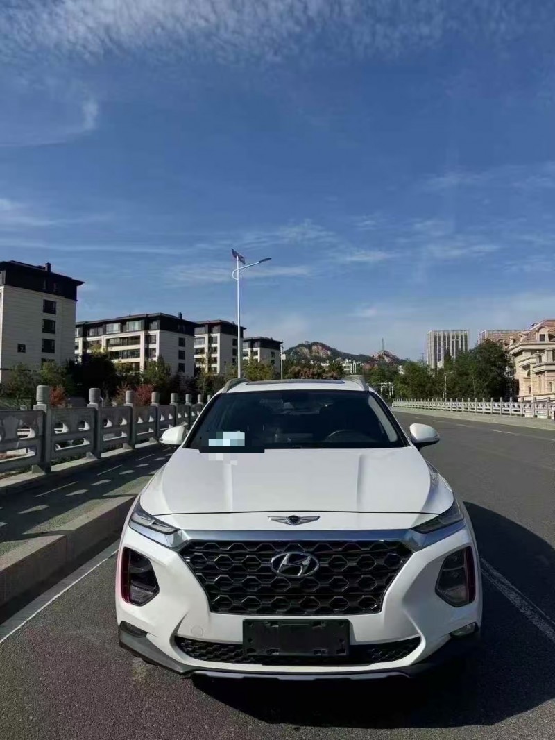 青岛19年现代新胜达1