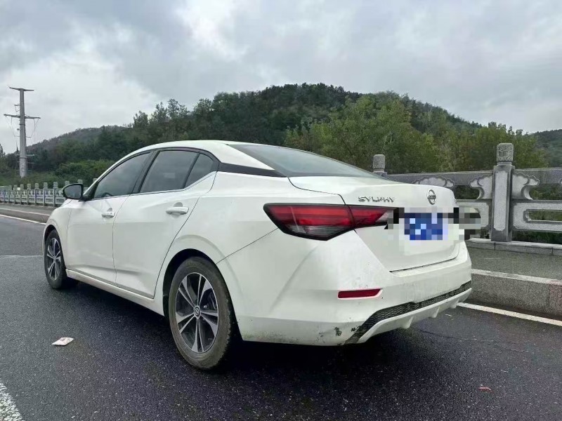 青岛20年日产轩逸8