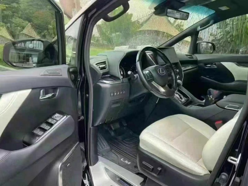 深圳23年雷克萨斯LM雷尔法6