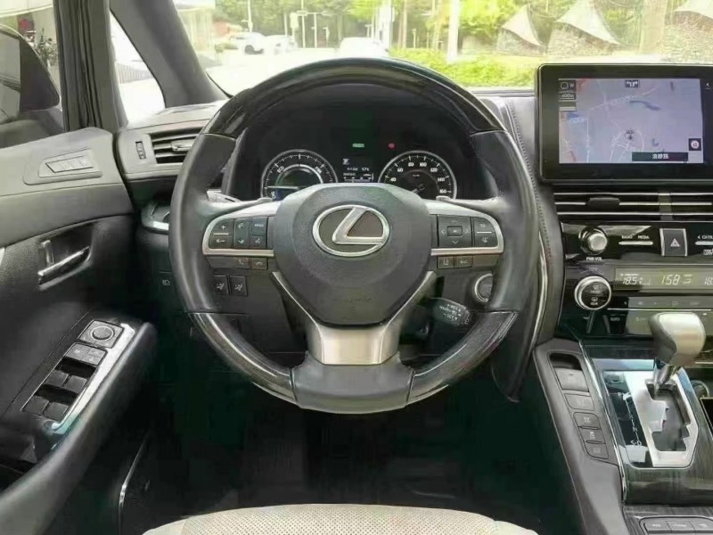 深圳23年雷克萨斯LM雷尔法7