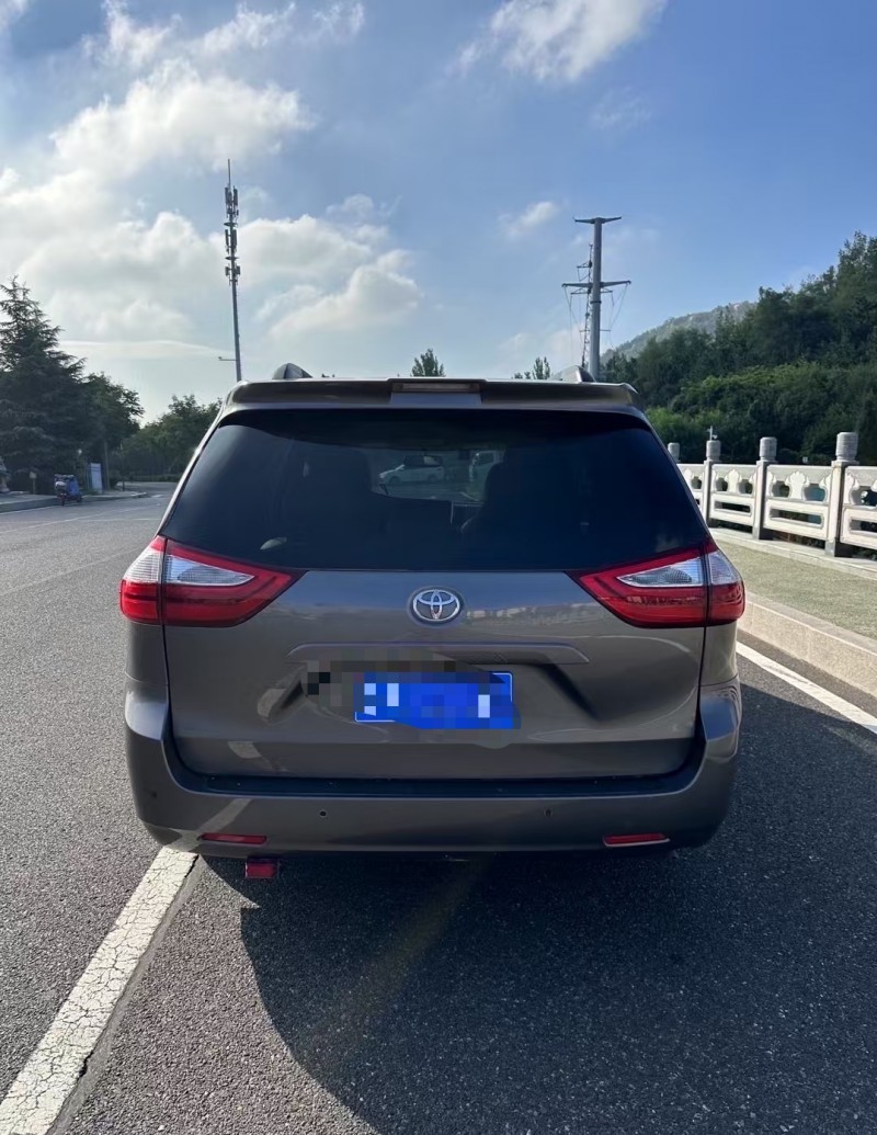 青岛19年丰田塞纳9