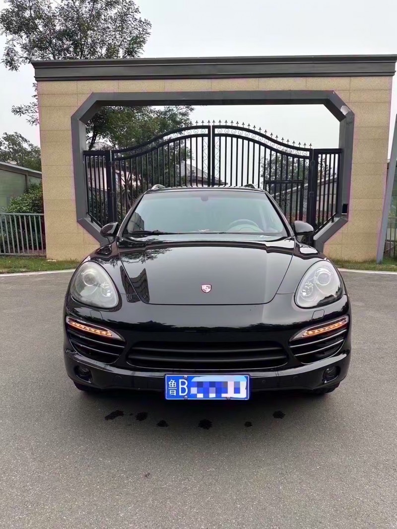 青岛13年保时捷卡宴1