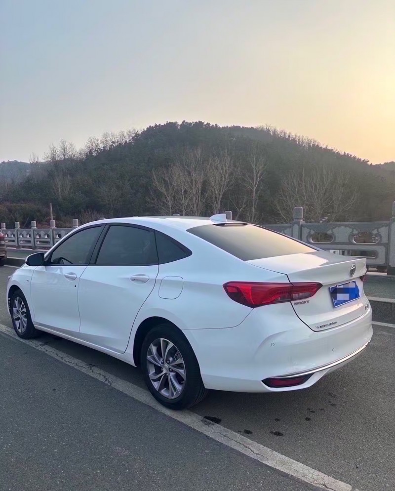 青岛23年别克威朗7