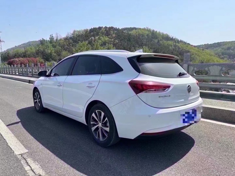 青岛19年别克阅朗2