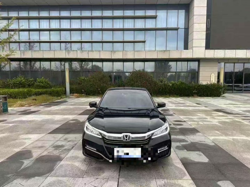 青岛16年本田雅阁1