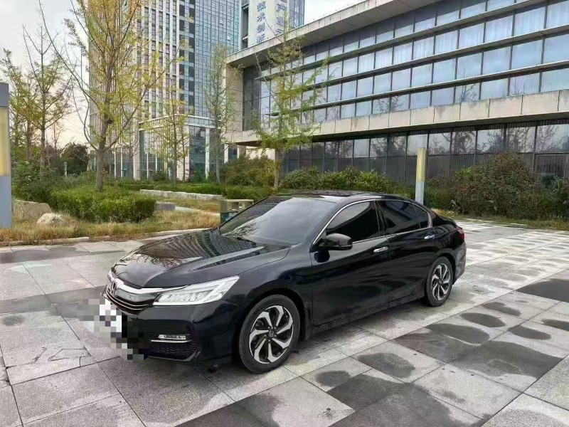 青岛16年本田雅阁2