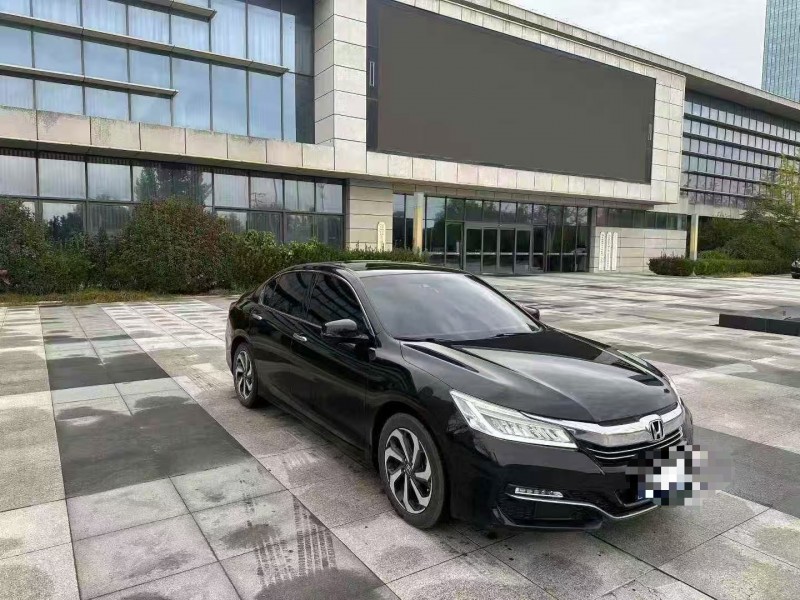 青岛16年本田雅阁3