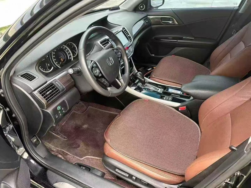 青岛16年本田雅阁4