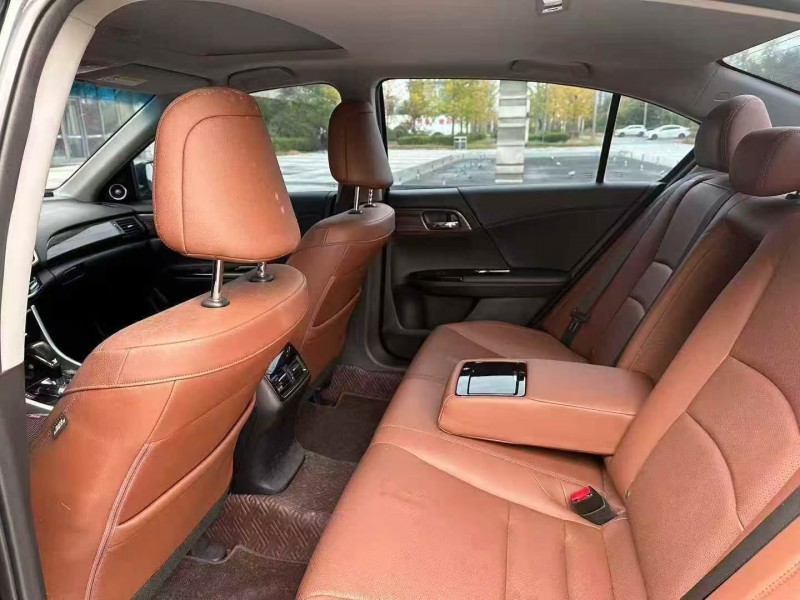 青岛16年本田雅阁5