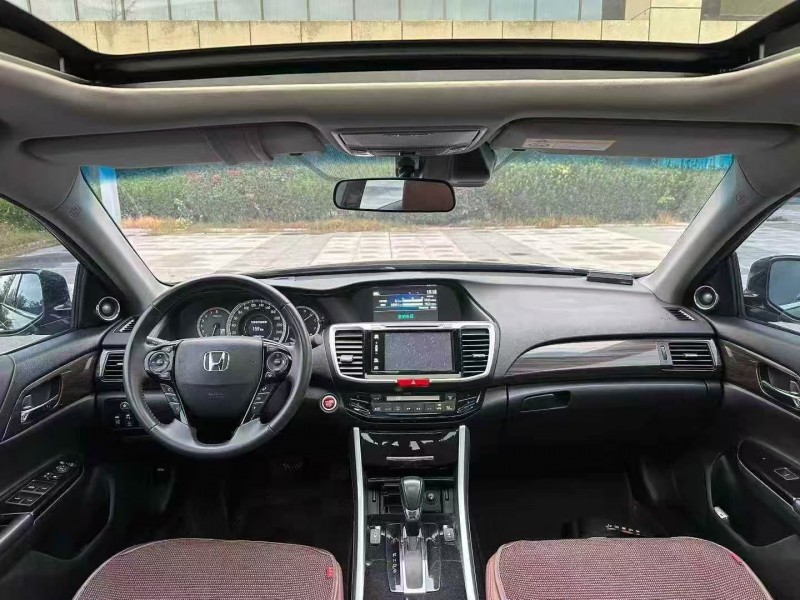 青岛16年本田雅阁6